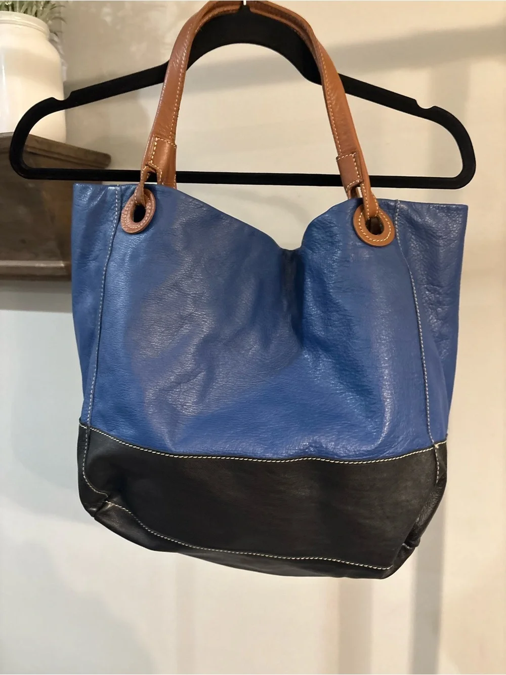Gianni Chiarini spacious blue